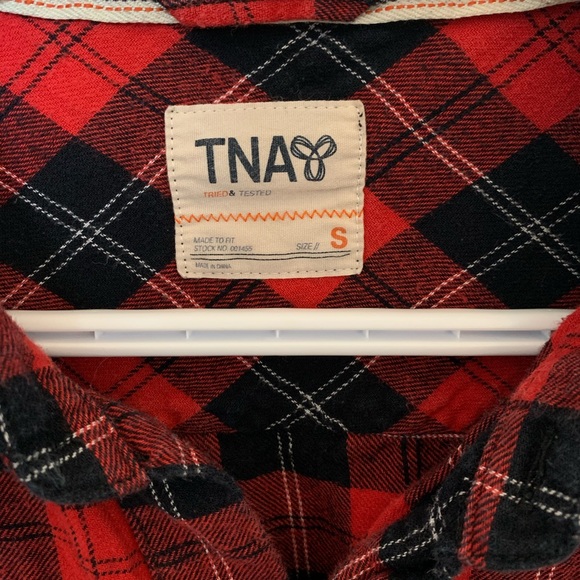 πAritzia TNA Oversized Red Flannel - Picture 3 of 5